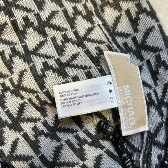 Michael Michale Kors Logo Knit Beanie Hat - Picture 3 of 3